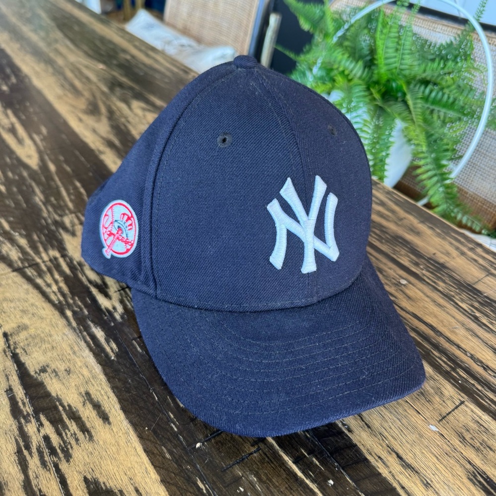 💫 New Era 9FIFTY Light Snapback – New York Hat (Navy & White)